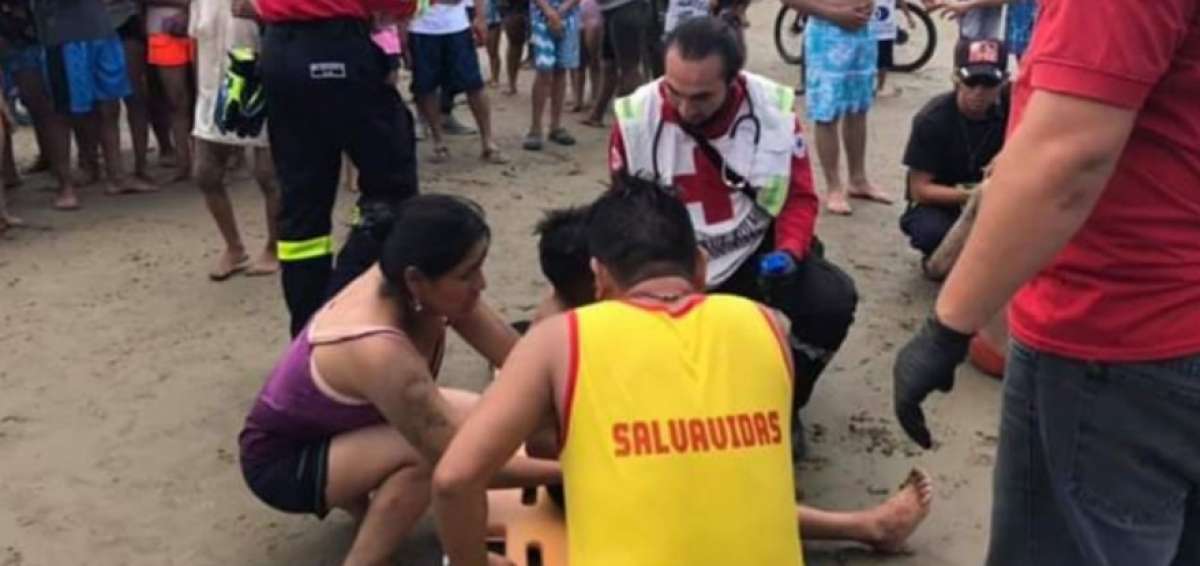 Salvavidas rescataron a 26 personas en la playa El Murci&eacute;lago, en Manta.