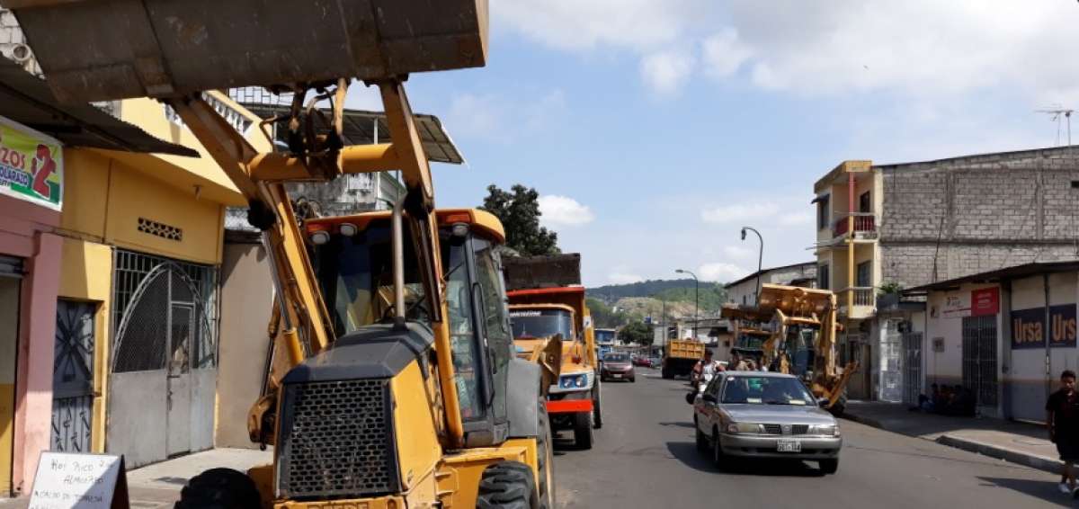 Volqueteros advierten con medidas de hecho por alza de combustibles