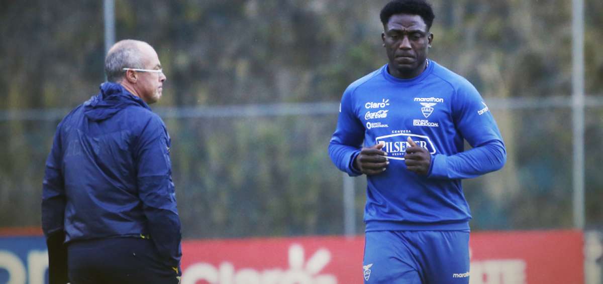 El DT encargado de la selecci&oacute;n ecuatoriana, Jorge C&eacute;lico, dirigi&oacute; ayer la pen&uacute;ltima pr&aacute;ctica antes del compromiso de ma&ntilde;ana ante su similar de Argentina.
