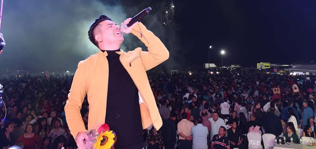 El vallenatero Dub&aacute;n Bayona ofreci&oacute; un concierto con acceso gratuito en la feria de emprendedores que cont&oacute; con m&aacute;s de 12.000 visitantes.