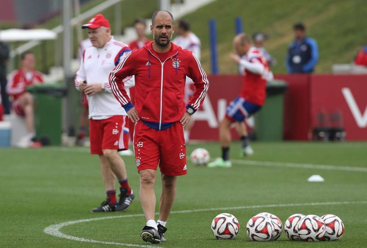 Para Guardiola, Neuer debe estar "muy orgulloso" porque "es muy dif&iacute;cil" estar entre los tres nominados. Foto: Agencia AFP