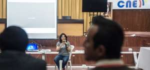 Elizabeth V&aacute;squez, coordinadora legal del Proyecto Transg&eacute;nero, explic&oacute; los principales problemas del colectivo. Habr&aacute; m&aacute;s talleres a nivel provincial.