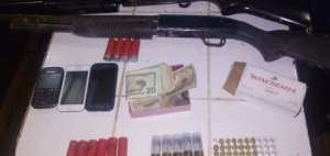 Polic&iacute;a captura explosivos y armas en Santo Domingo de los Ts&aacute;chilas