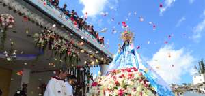 Como cada a&ntilde;o, miles de devotos se congregan en la parroquia del Cisne para venerar a la &ldquo;Churonita&rdquo;, como tambi&eacute;n la llaman.
