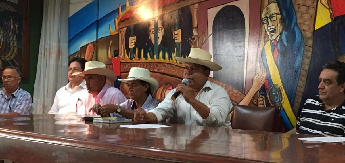 Fabi&aacute;n Navarrete (c) destac&oacute; la labores de Moreno y respald&oacute; su candidatura. 