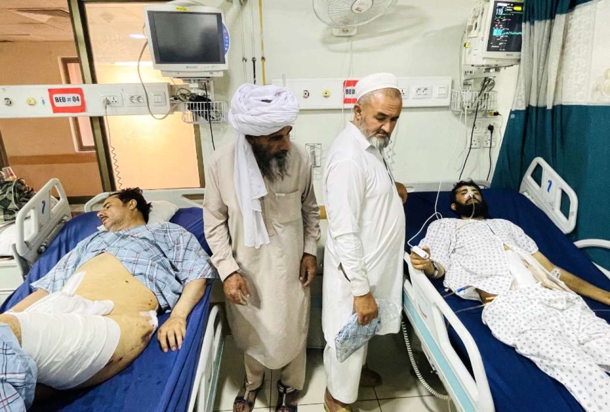 Civiles afganos abandonan sus hogares en medio de la escalada de violencia y da&ntilde;os a infraestructuras esenciales.