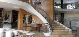 Casa Cesa fue construida en los 80 como un centro comercial, con un dise&ntilde;o cl&aacute;sico combinado con la tendencia art d&eacute;co.