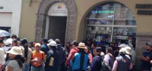 Los manifestantes se concentraron en los exteriores de la Secretar&iacute;a de la Pol&iacute;tica.