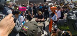 El tenista alem&aacute;n Alexander Zverev comparte con fans en la Mitad del Mundo. 