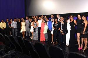Parte del elenco y equipo de producci&oacute;n de "Medardo" durante el preestreno. Foto: Karly Torres / El Tel&eacute;grafo