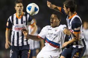 Arroyo est&aacute; en racha y no pierde de vista a los goleadores (VIDEO)