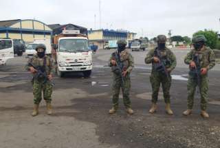 Gian Carlo Loffredo, ministro de Defensa, habló sobre los controles que realizan las Fuerzas Armadas en el interior de las 12 cárceles con mayor conflictividad en Ecuador.