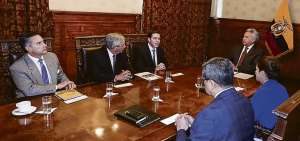 El Primer Mandatario recibi&oacute; a directivos de la empresa Continental Tire en el Palacio de Carondelet.