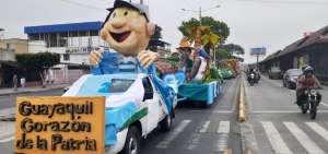 Desfile de carros aleg&oacute;ricos por las fiestas de independencia de Guayaquil.