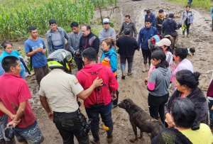 Secretaría de Riesgos atiende la emergencia en Alausí.