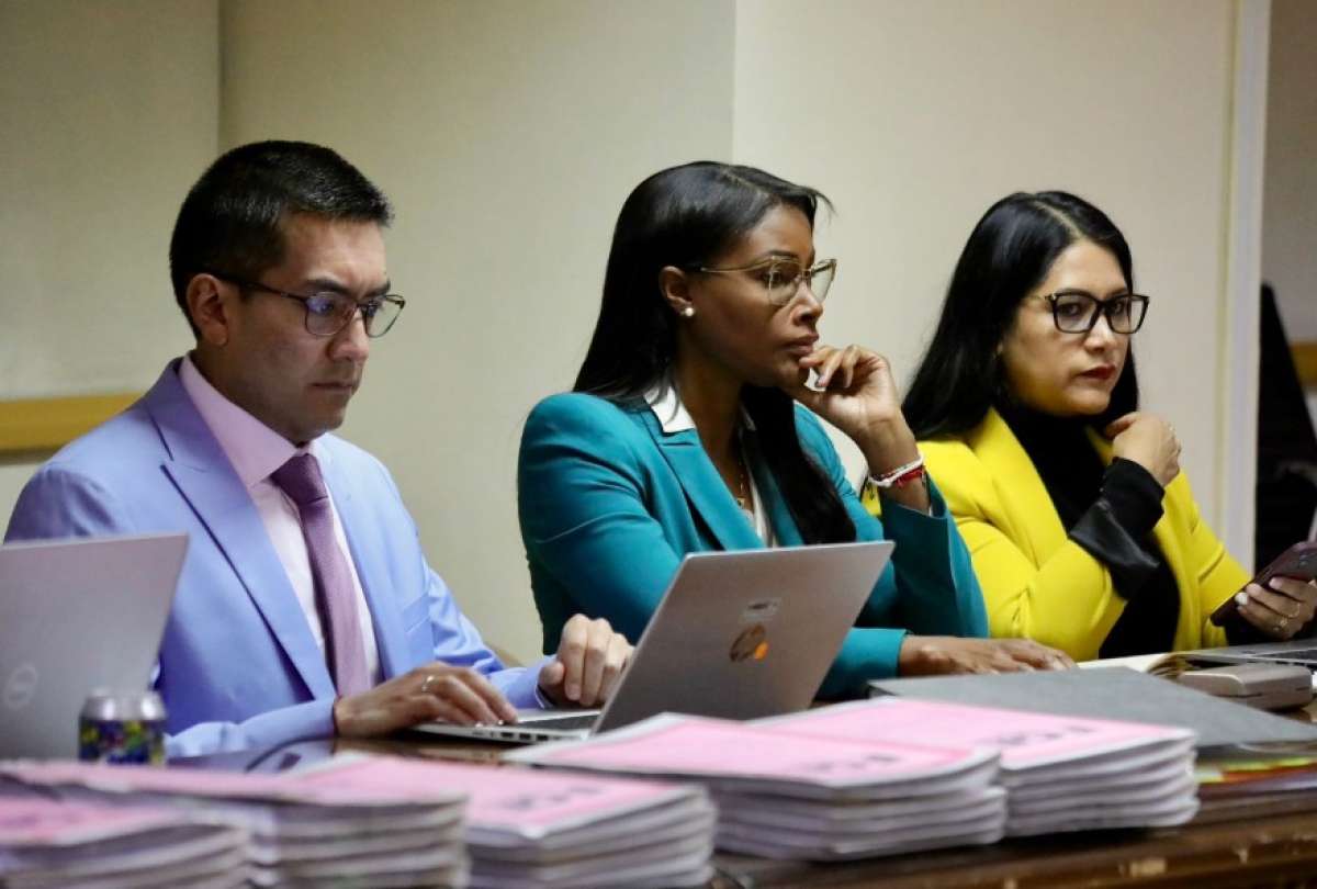 La fiscal general, Diana Salazar, señala a dos vocales de la Judicatura y a un juez provincial por presunto tráfico de influencias.