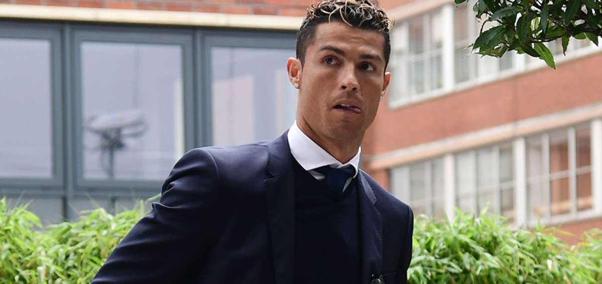 Cristiano Ronaldo no habl&oacute; con los periodistas al salir del juzgado que investiga su supuesto fraude. 