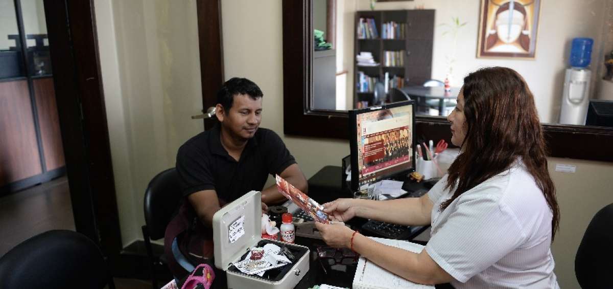 El consultorio jur&iacute;dico de la UEES atiende a diario a padres que buscan asesor&iacute;a por la pensi&oacute;n de alimentos. 