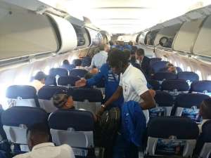 La selecci&oacute;n viaj&oacute; en vuelo ch&aacute;rter hasta la capital argentina. FOTO: @Tame_EP