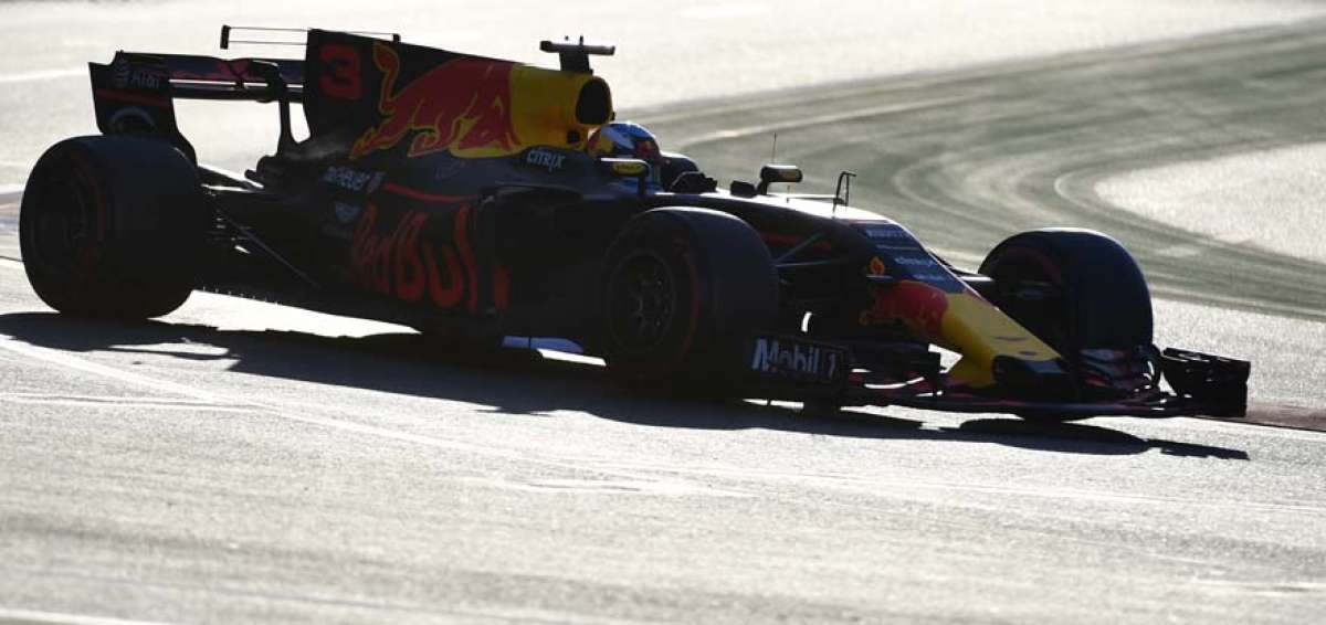 El australiano Ricciardo de Red Bull gana el Gran Premio de Azerbaiy&aacute;n