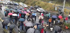 Moradores de la cooperativa San Juan Bosco se tomaron la avenida Velasco Ibarra