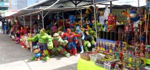 En Riobamba, los artesanos cuentan con una feria donde ofrecen los a&ntilde;os viejos, adem&aacute;s de pirotecnia autorizada por las Fuerzas Armadas.