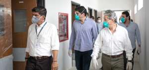 El videpresidente Otto Sonnenholzner, el secretario General de Gabinete de la Presidencia, Juan Sebasti&aacute;n Rold&aacute;n y el ministro de Salud, Juan Carlos Zevallos, recorrieron el Hospital General Verdi Cevallos en el que se constat&oacute; su operatividad y funcionamiento.