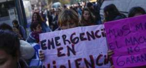 Argentina aprueba ley que quita a feminicidas potestad sobre hijos