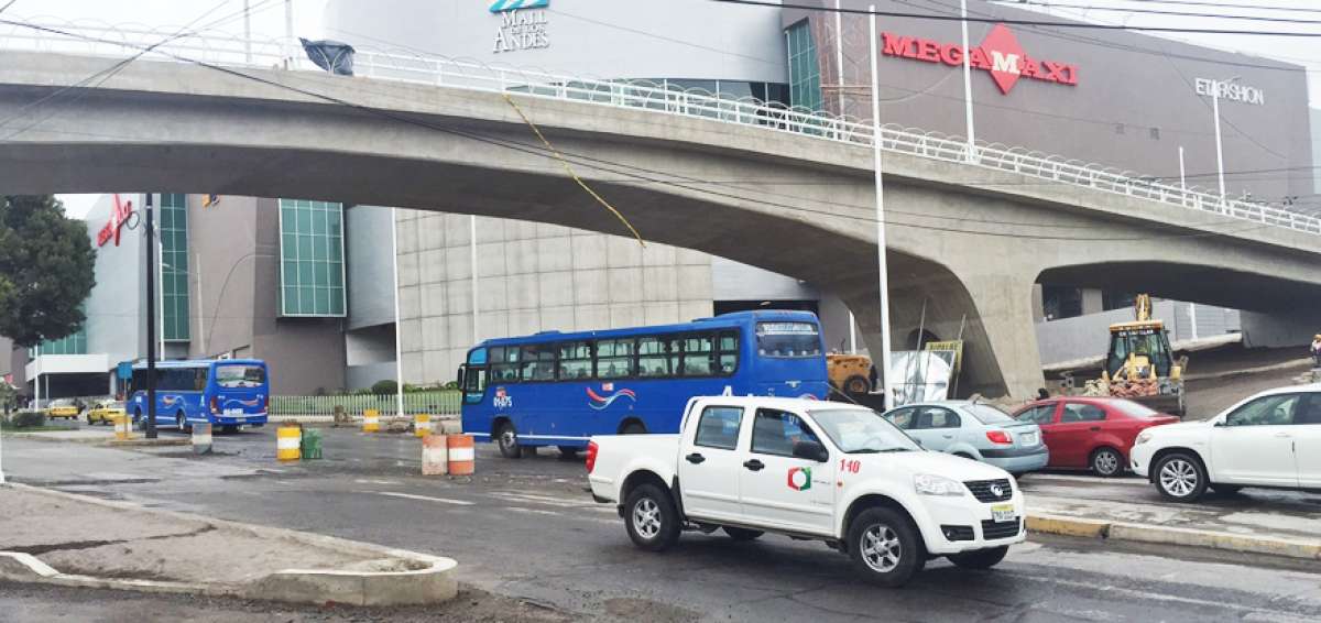 El puente est&aacute; en una zona comercial que creci&oacute; mucho en los &uacute;ltimos 16 a&ntilde;os en la zona alta.