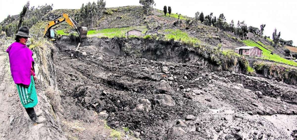 El desfiladero de Chuquipogyo, comunidad del cant&oacute;n Guano, registr&oacute; el pasado fin de semana el descenso de gran cantidad de piedras y lodo.