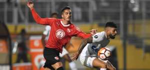 Juez suspende duelo entre Santos e Independiente por disturbios en la Libertadores