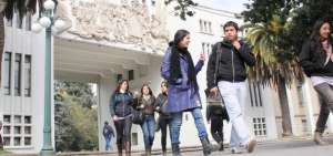 Estudiar en la 'U'  vuelve a ser gratuito en Chile, tras 35 a&ntilde;os