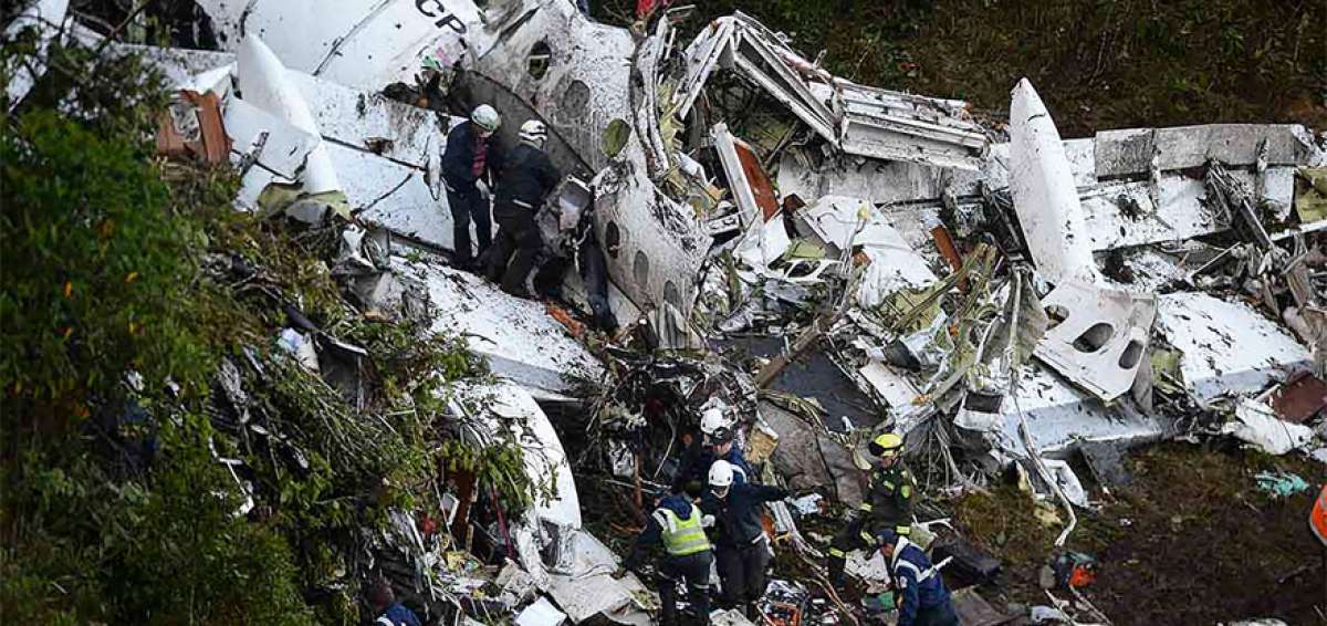 T&eacute;cnicos de la Direcci&oacute;n General de Aeron&aacute;utica Civil de Bolivia llegaron ayer al lugar del accidente como parte de la investigaci&oacute;n.   