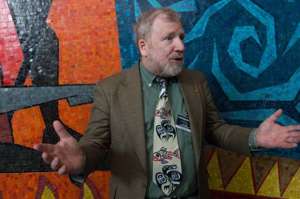 William K. Black, economista. Acad&eacute;mico en la Universidad de Missouri en Kansas City. Exregulador financiero.  Especialidades: Derecho, regulaci&oacute;n financiera y crimen de cuello blanco. Libros: &rsquo;La mejor manera de robar un banco es poseer uno&rsquo;.