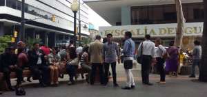 Algunas instituciones de Guayaquil evacuaron a su personal.