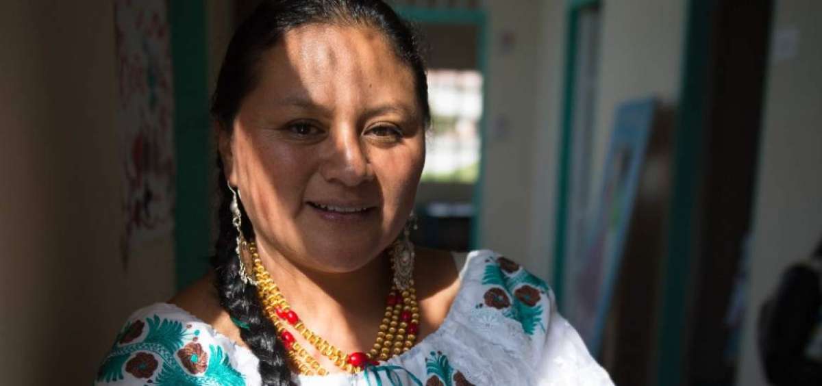 Una mujer rescata el kichwa con arte