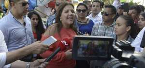 El lunes, Mar&iacute;a Alejandra Vicu&ntilde;a lleg&oacute; a la Fiscal&iacute;a, en Quito, para rendir su versi&oacute;n dentro de la investigaci&oacute;n previa en su contra por el tema de diezmos.