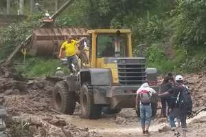 Moradores del barrio Benjam&iacute;n Carri&oacute;n pidieron que se construya  un muro en la margen del  r&iacute;o Zamora, para evitar el ingreso de agua en sus casas. Foto: Cortes&iacute;a.