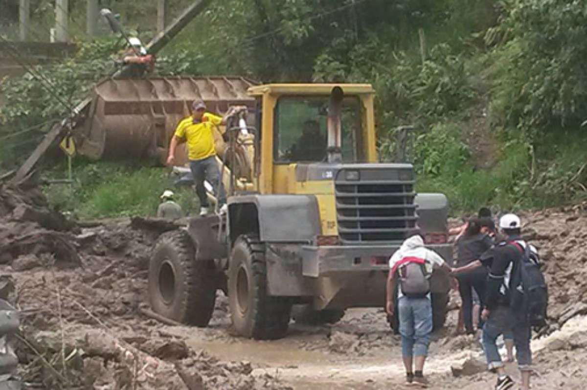 Moradores del barrio Benjam&iacute;n Carri&oacute;n pidieron que se construya  un muro en la margen del  r&iacute;o Zamora, para evitar el ingreso de agua en sus casas. Foto: Cortes&iacute;a.