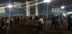 La multitud ya hab&iacute;a llegado al estadio Alberto Spencer cuando se conoci&oacute; la noticia de la suspensi&oacute;n.