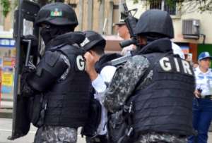 Capturan a uno de los responsables de colocar un chaleco con explosivos a un ciudadano en Guayaquil