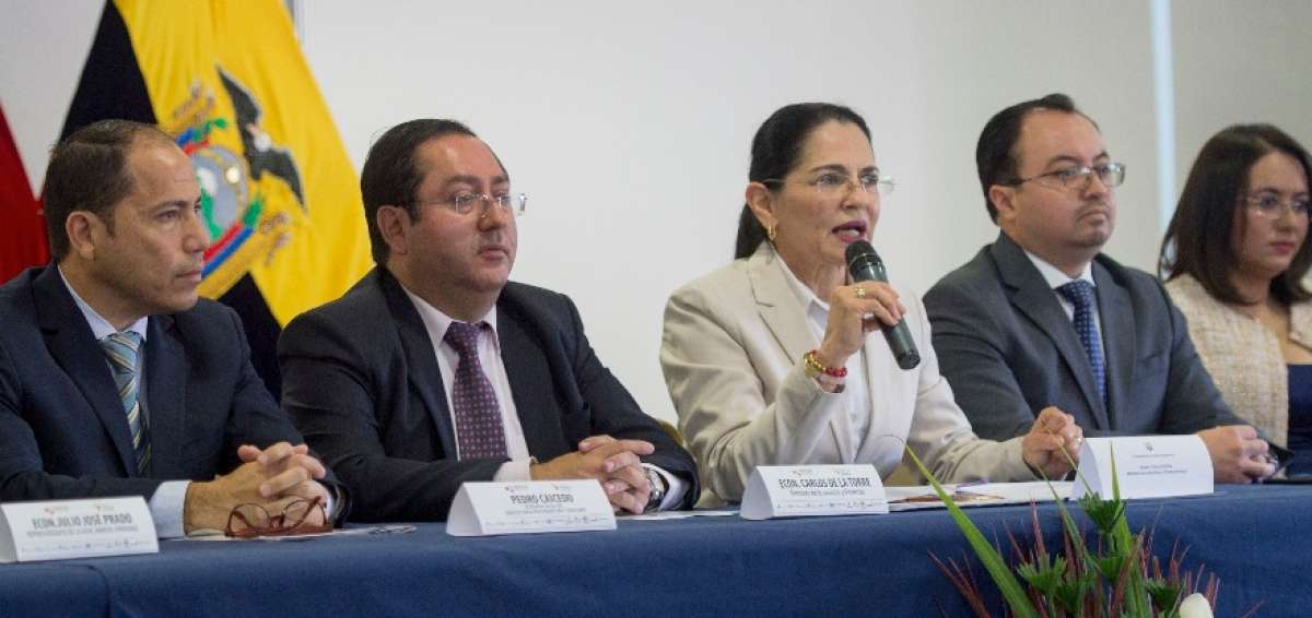 Garc&iacute;a particip&oacute; en la inauguraci&oacute;n de la reuni&oacute;n de la Mesa Sectorial de Entidades Financieras y Seguros.