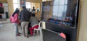 El almac&eacute;n Elektropopular, de Tulc&aacute;n, oferta variedad de televisores, computadoras, lavadoras y secadoras.