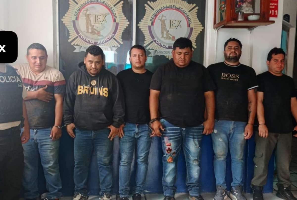 Polic&iacute;a recupera veh&iacute;culo robado y detiene a seis sospechosos en Santo Domingo