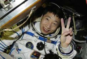 El astronauta Yang Liwei, que en 2003 se convirti&oacute; en el primer chino en ser lanzado al espacio, y ahora subdirector del programa espacial, hizo el anuncio. Foto: AFP
