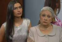 Dora Cadavid (der.) en el papel de Inesita, en la novela 'Betty La Fea'