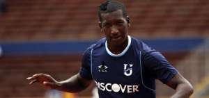 El delantero de Universidad Cat&oacute;lica, John Cifuente, celebra uno de los dos goles que le marc&oacute; a Aucas en la novena fecha del campeonato nacional.