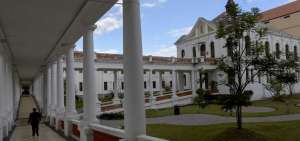 La instituci&oacute;n nacional Eugenio Espejo ocupar&aacute; tres pabellones del antiguo Centro de Convenciones. Los fondos se encontraban en la CCE. 