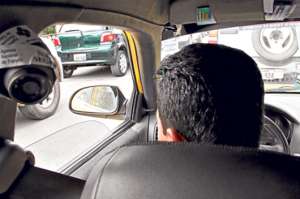 El kit de seguridad incluye c&aacute;maras de seguridad y botones de auxilio. Todo queda grabado por 30 d&iacute;as. Foto: Cortes&iacute;a.