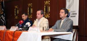 El ministro de Defensa, Ricardo Pati&ntilde;o, durante la rueda de prensa. 